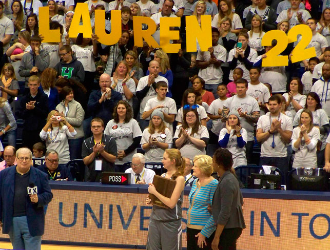 Lauren Hill receives award